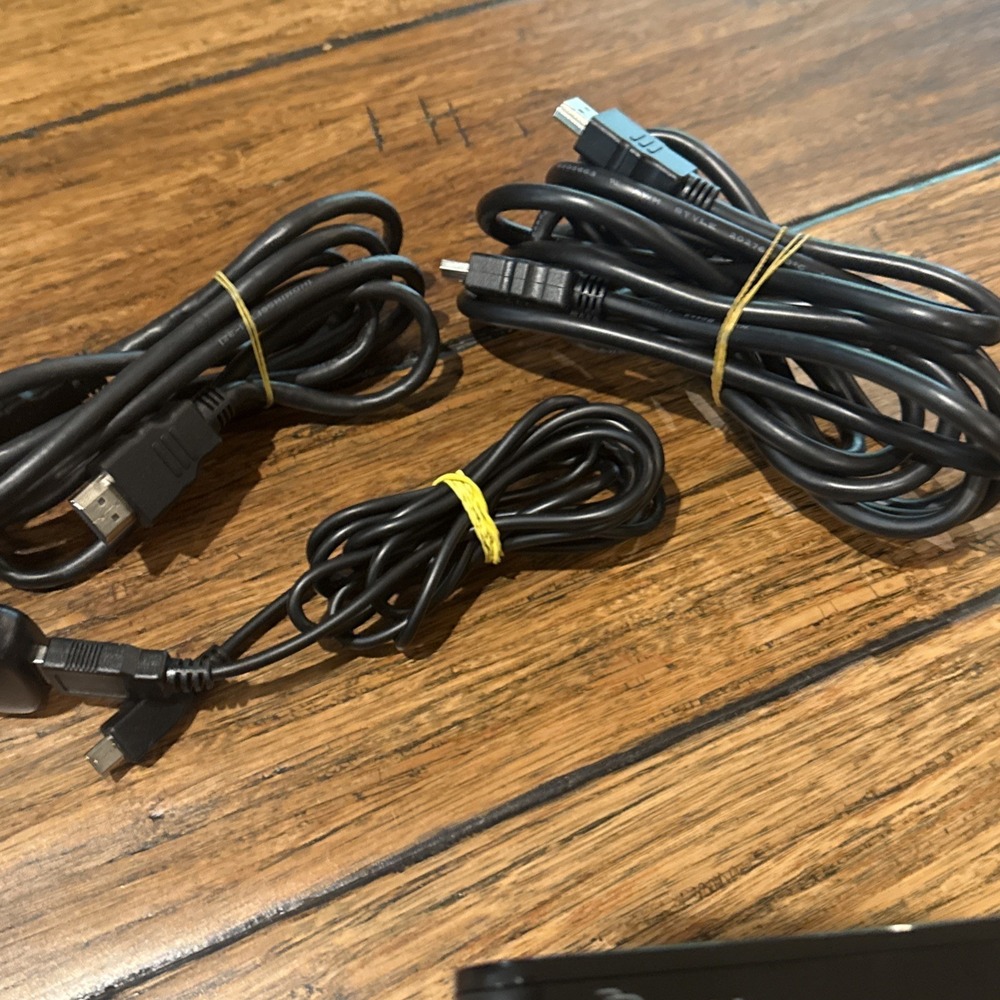 Rocketfish HDMI Splitter 1 In 2 Out 2-Way 4K Support RF-G1603 - Picture 3 of 3